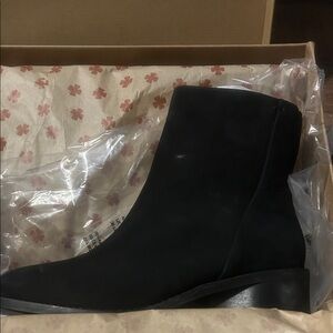 New in Box Lucky Brand LK Caddier size 6M